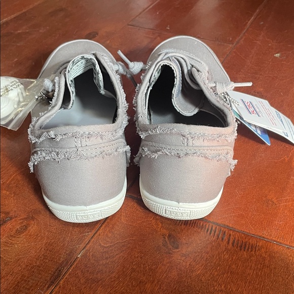 NWT BOBS by Skechers Women's Light Gray Sneakers with Rose Gold Accents - Picture 4 of 6